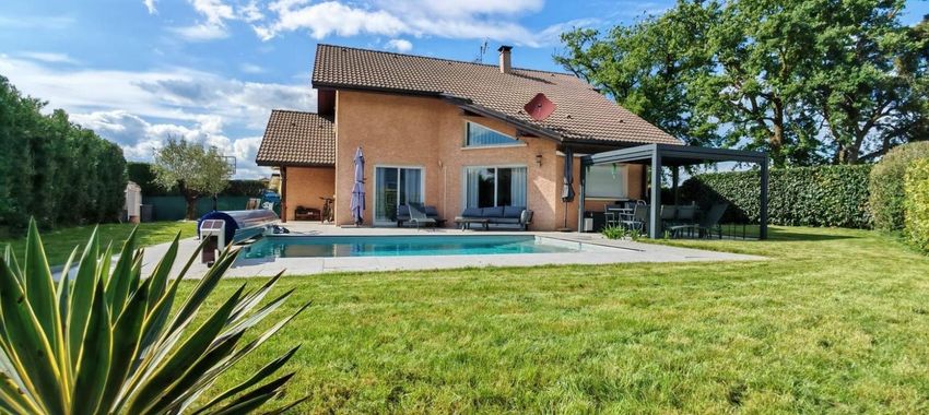 Image Piscine à  maison mitoyenne de Veigy-Foncenex