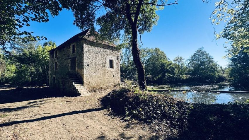 Image Façade à  propriété agricole de Saint-Hilaire-sur-Benaize