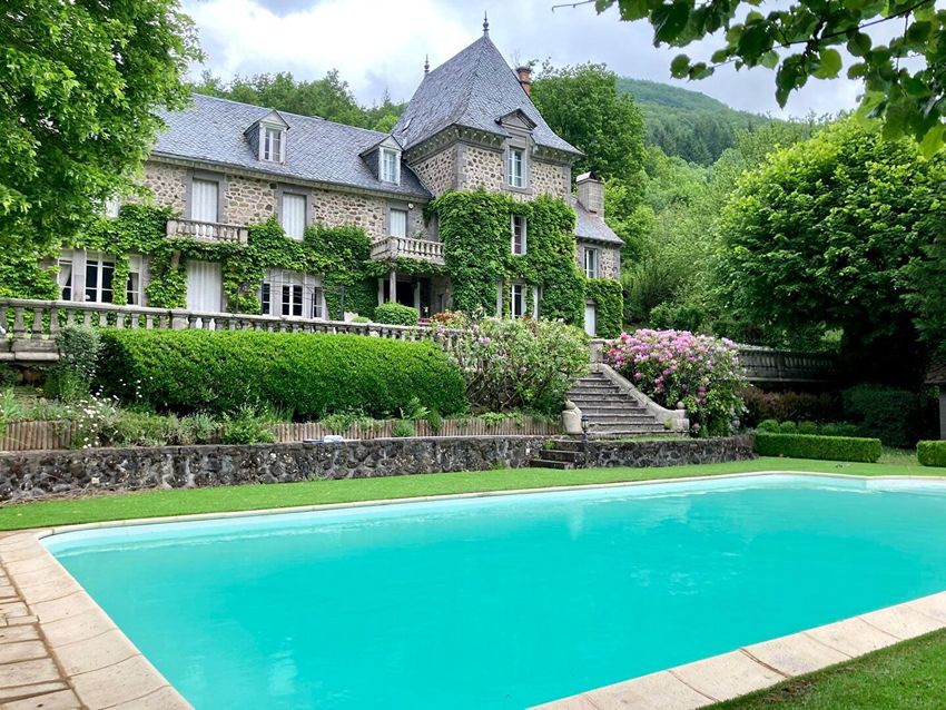 Image Piscine à  maison de maître de Anglards-de-Salers