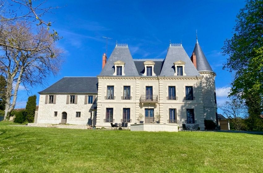 Image Façade à  château de Nevers