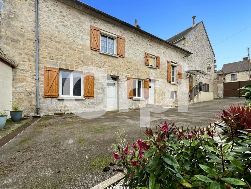 Image Façade à  propriété agricole de Villeneuve-sur-Verberie