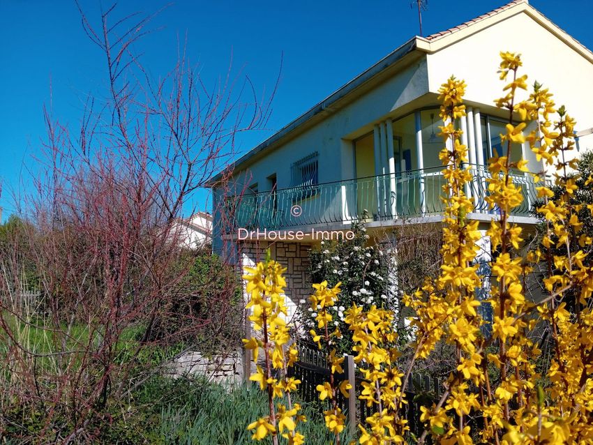 Image Façade à  villa de Saint-Privat-des-Vieux