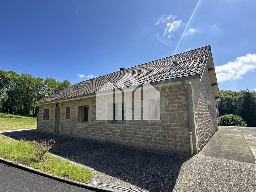 Image Façade à  maison individuelle de Razès