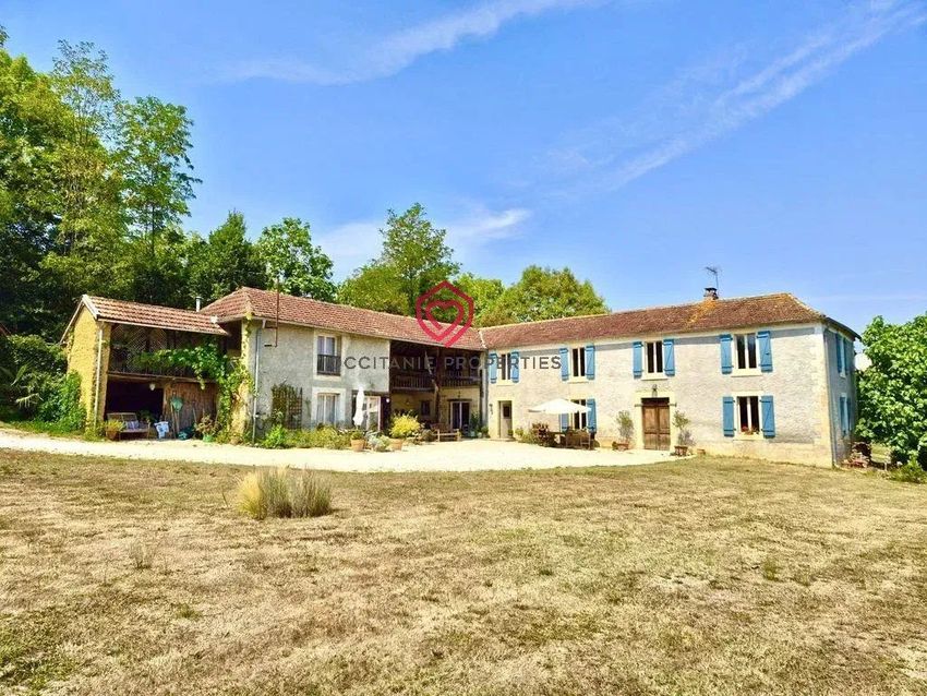 Image Façade à  maison de village de Villembits