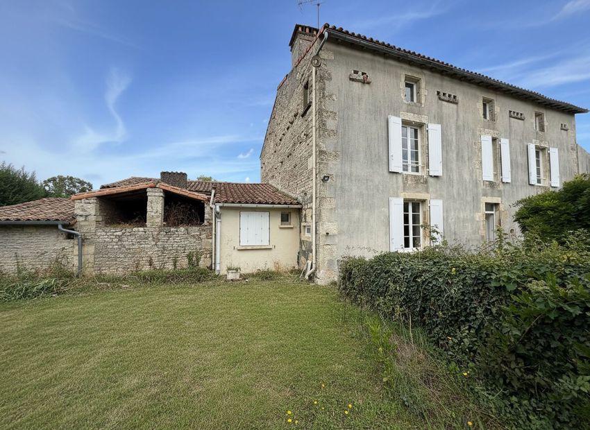 Image Façade à  maison mitoyenne de La Crèche