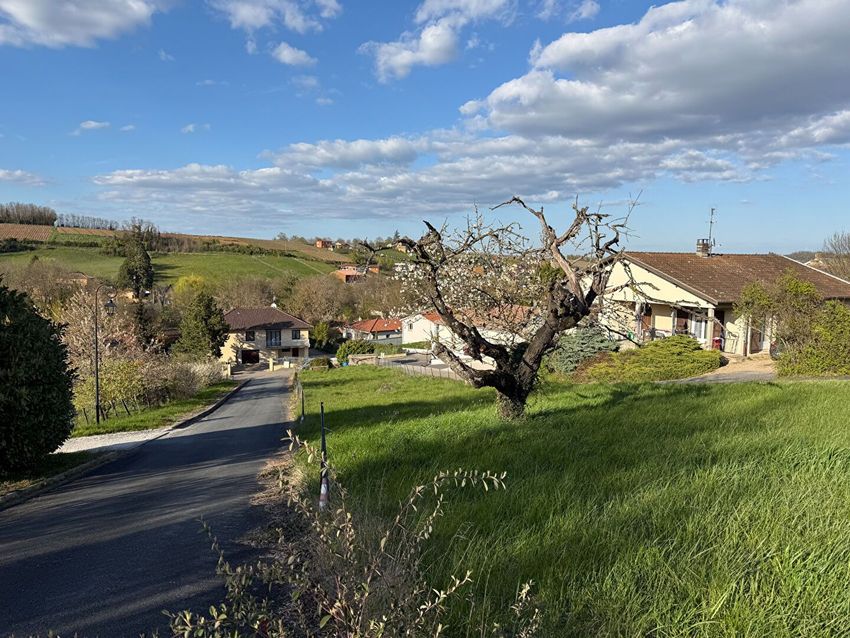 Image de terrain à Porte des Pierres Dorées