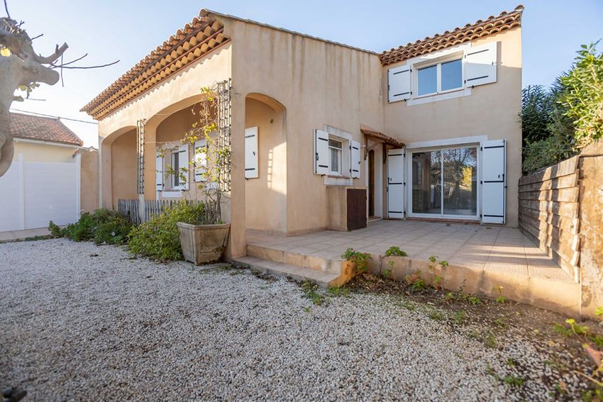 Image Façade à  maison individuelle de Eyguières