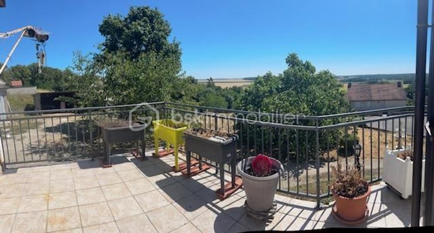 Image Terrasse à  maison de village de Bourberain