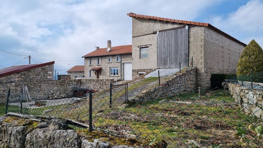 Image de terrain à Saint-Romain-Lachalm