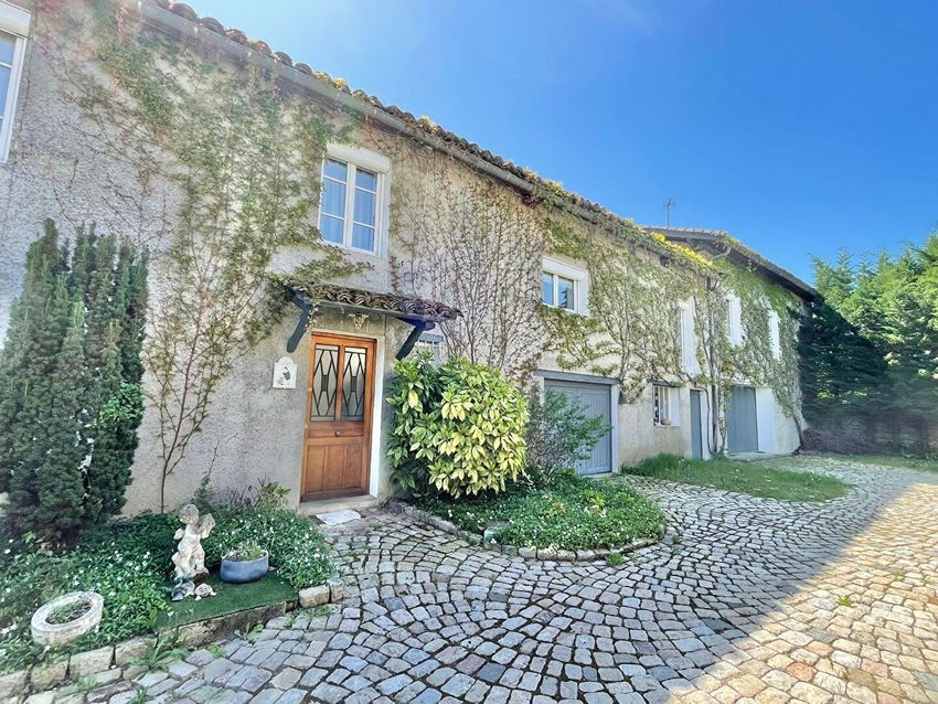 Image Façade à  maison individuelle de Domarin