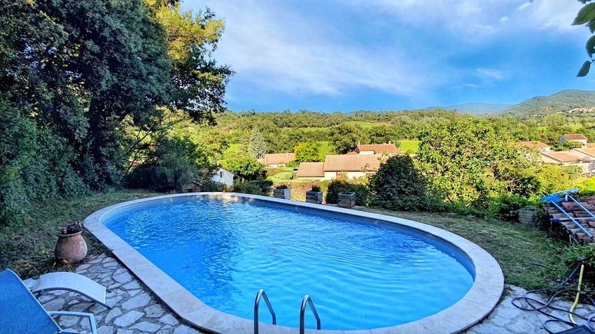 Image Piscine à  maison traditionnelle de Taradeau