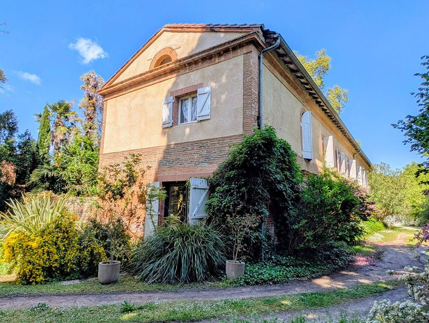Image Façade à  manoir de Roquettes