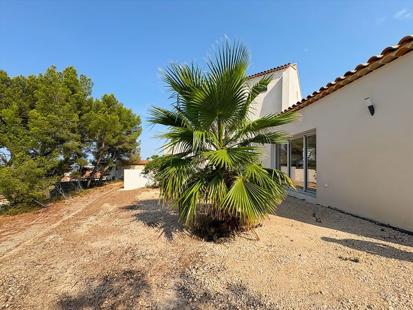 Image Façade à  villa de Rognac
