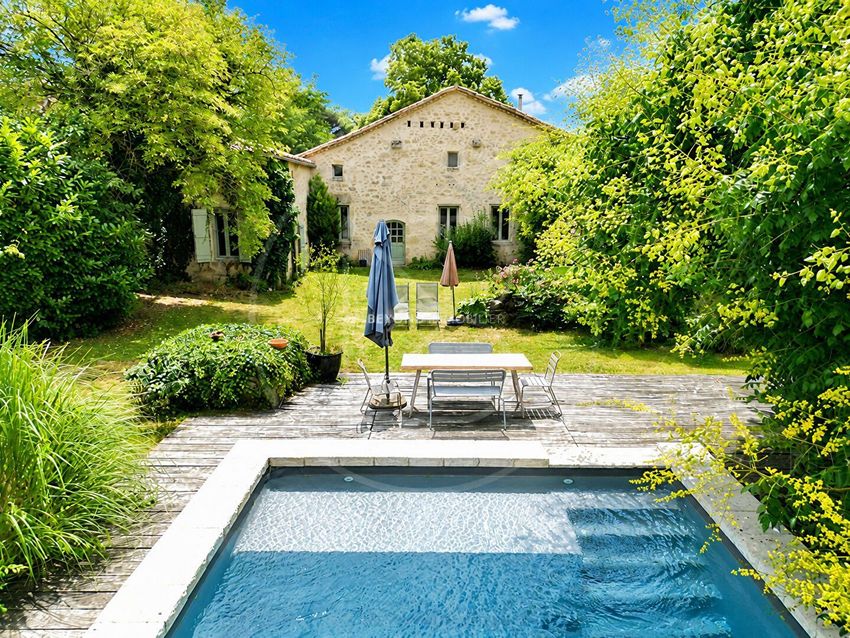 Image Piscine à  maison individuelle de Saint-Émilion