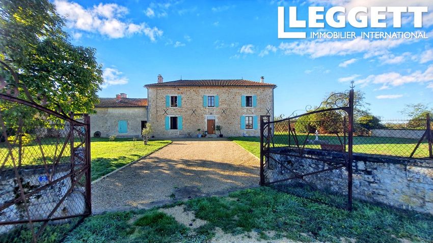 Image Façade à  propriété agricole de Sauzé-Vaussais