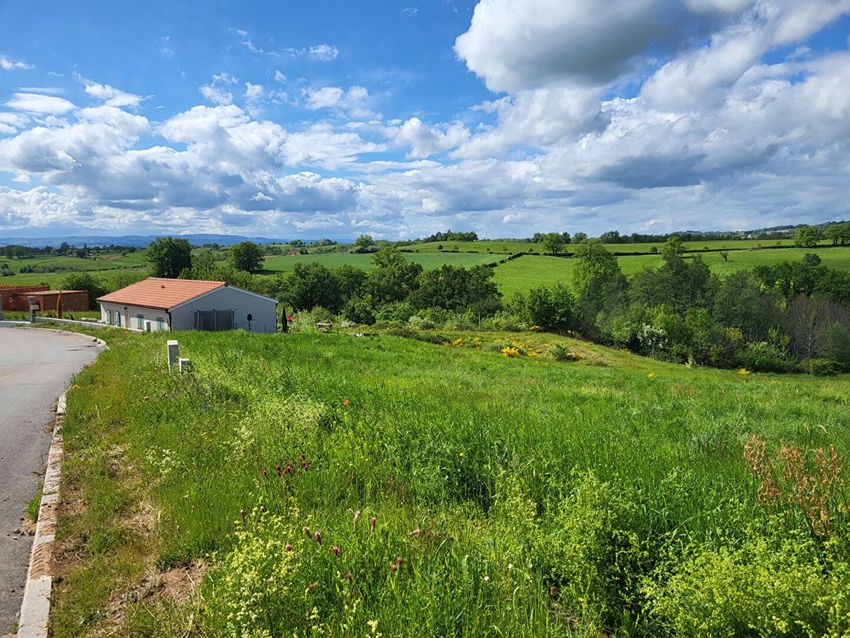 Image Vue à terrain de Saint-Marcel-de-Félines