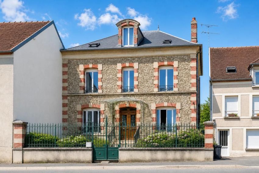 Image Façade à  propriété agricole de Montmirail