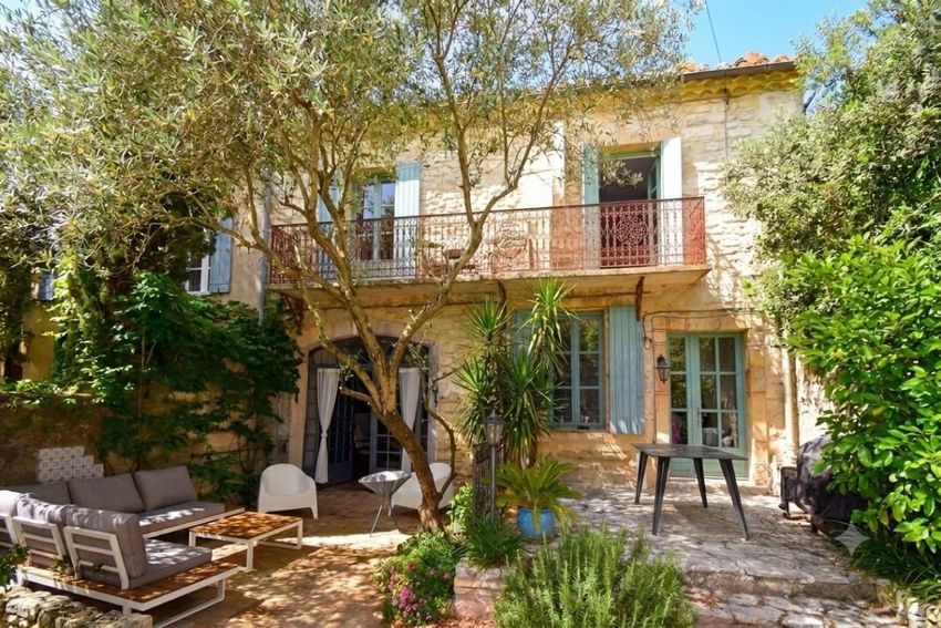 Image Façade à  maison de village de Sanilhac-Sagriès