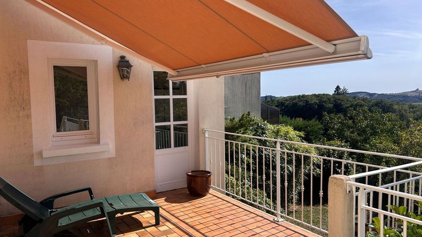 Image Terrasse à  maison mitoyenne de Saint-Amans-des-Cots