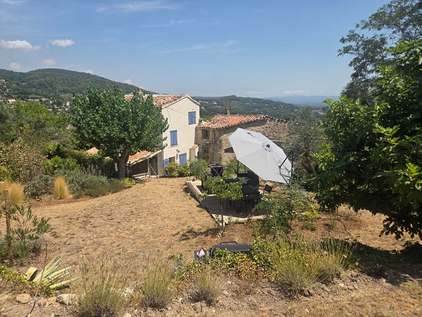Image Façade à  maison mitoyenne de Seillans