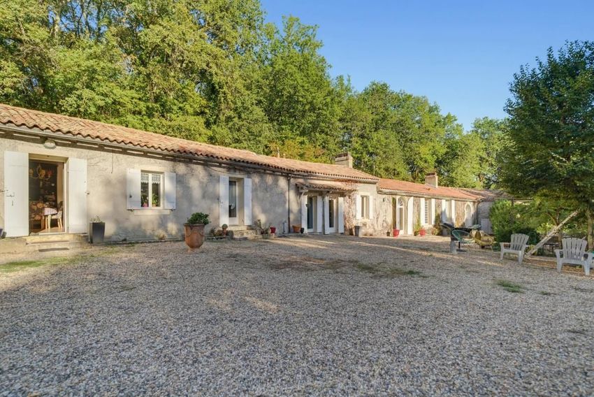 Image Façade à  propriété agricole de Cambes