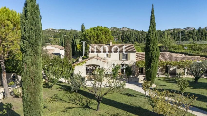 Image Façade à  maison traditionnelle de Maussane-les-Alpilles