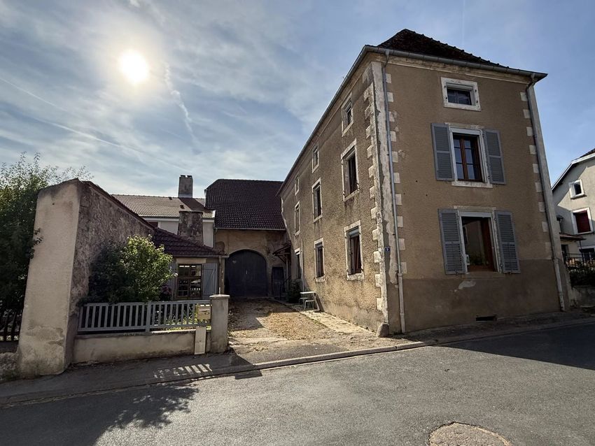 Image Façade à  maison de village de Melay