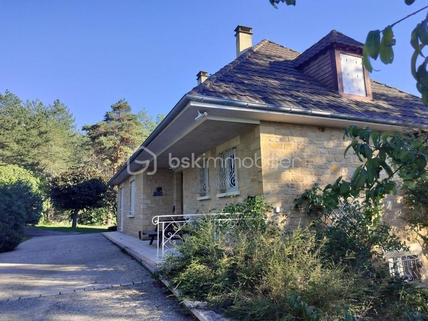 Image Façade à  maison de village de Saint-Martial-de-Nabirat