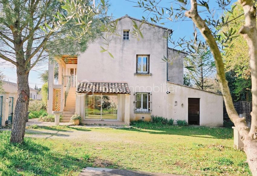 Image Façade à  propriété agricole de Lauris