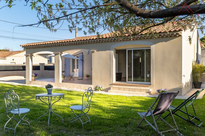 Image Façade à  villa de Mazan
