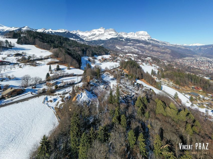 Image Vue à terrain de Combloux