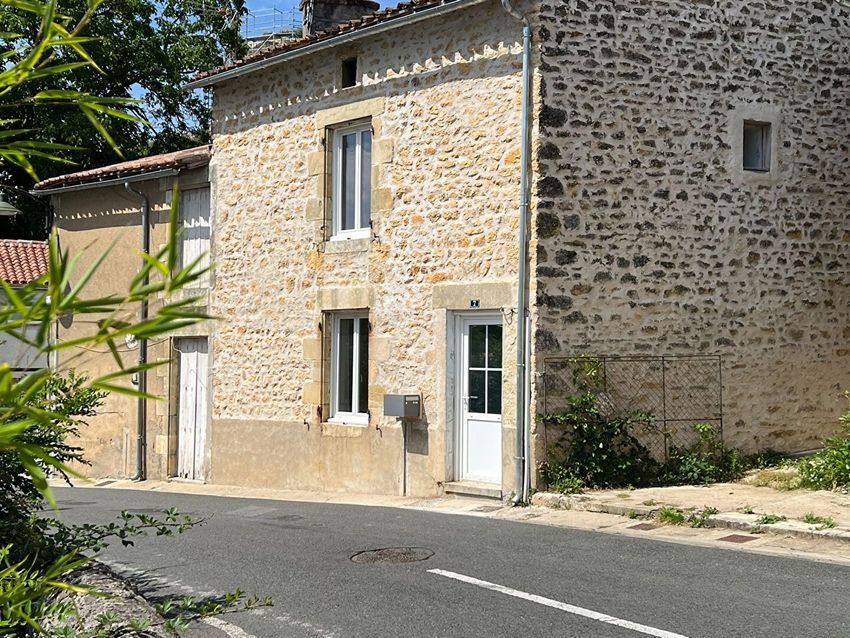 Image Façade à  maison mitoyenne de Gençay