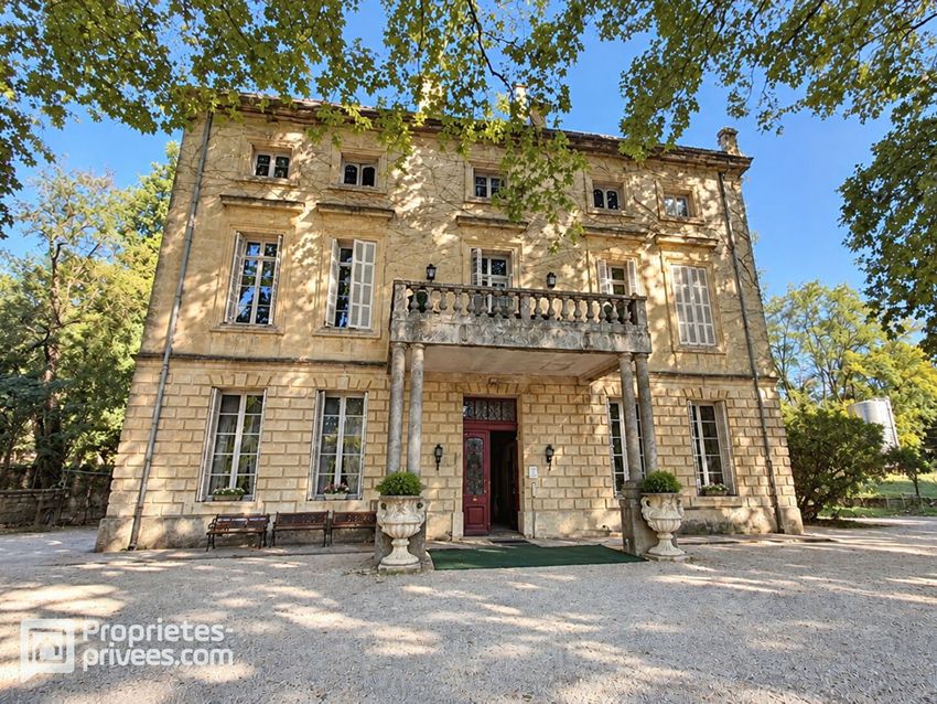 Image Façade à  manoir de Bollène