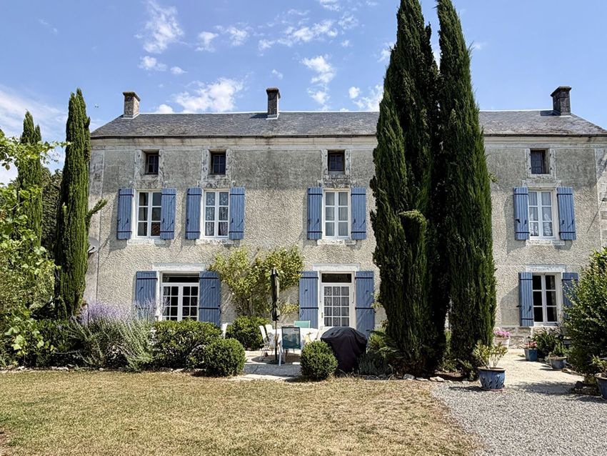 Image Façade à  maison individuelle de Dampierre-sur-Boutonne