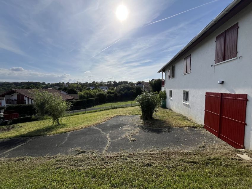 Image Façade à  maison individuelle de Urcuit