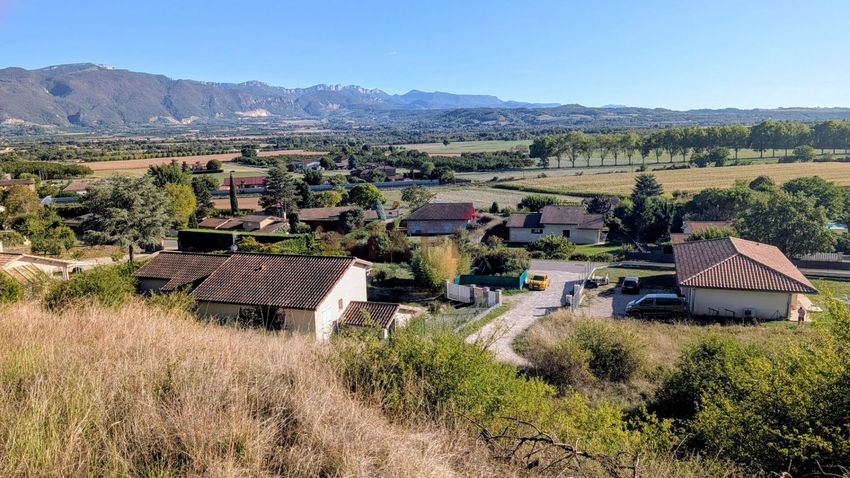 Image Vue à terrain de Saint-Lattier