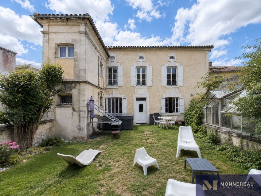 Image Façade à  maison individuelle de Barbezieux-Saint-Hilaire