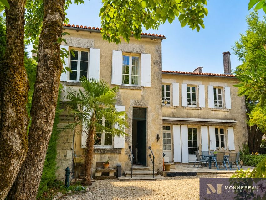 Image Façade à  maison individuelle de Barbezieux-Saint-Hilaire