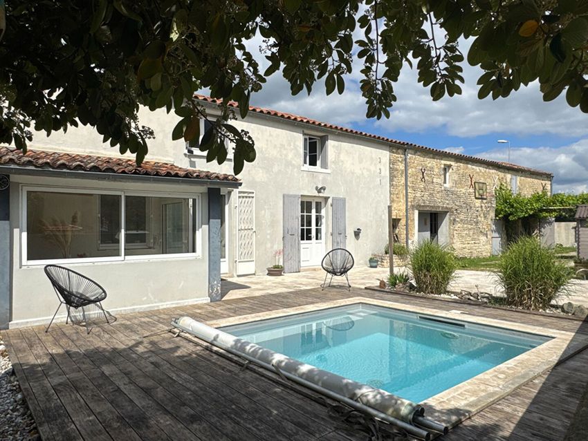 Image Piscine à  maison mitoyenne de Saint-Mard