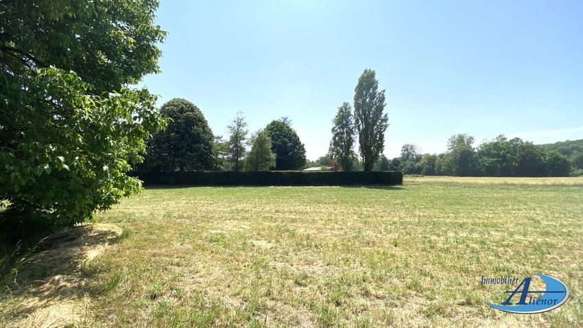 Image de terrain à Saint-Front-la-Rivière