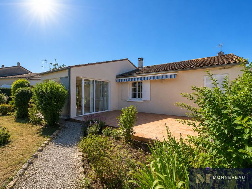 Image Façade à  maison individuelle de Baignes-Sainte-Radegonde