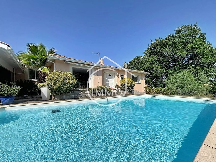 Image Piscine à  maison de maître de Guillac