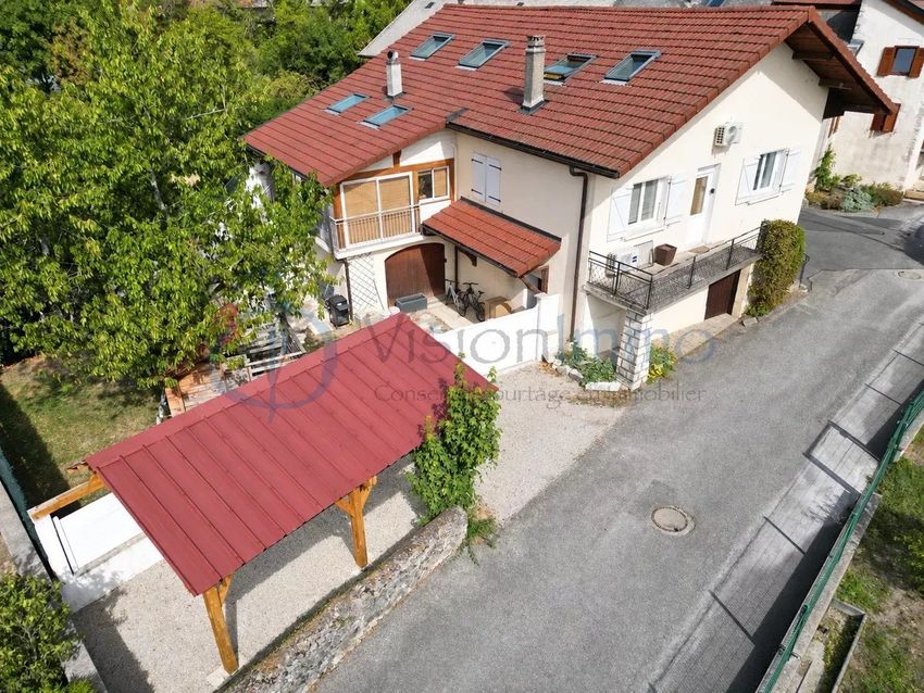 Image Façade à  maison de village de Clarafond-Arcine