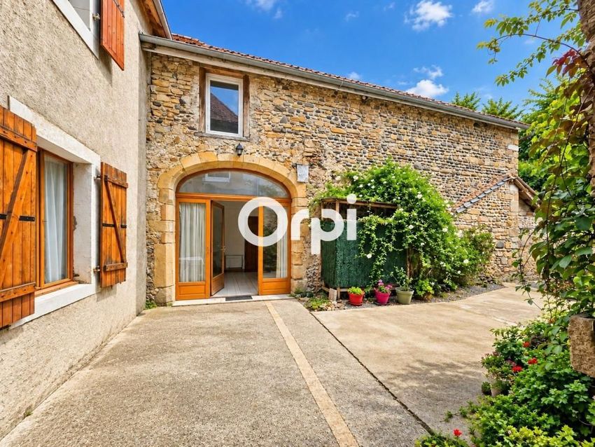 Image Façade à  maison individuelle de Bugnein