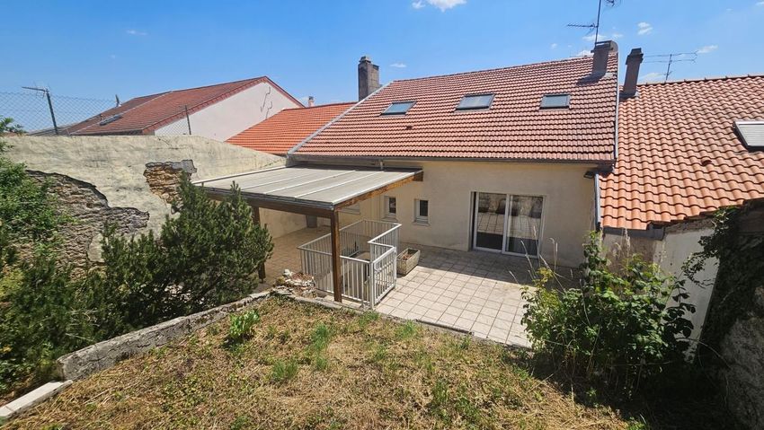 Image Façade à  maison de village de Fèves
