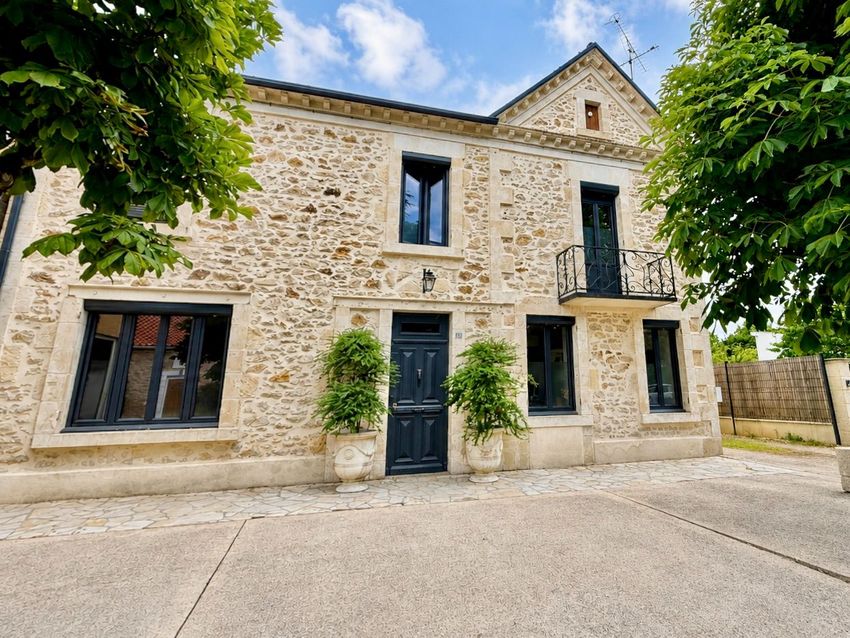 Image Façade à  maison mitoyenne de Saint-Vite