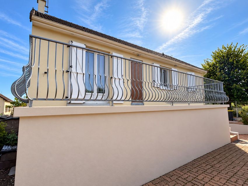 Image Façade à  maison individuelle de Saint-Saturnin