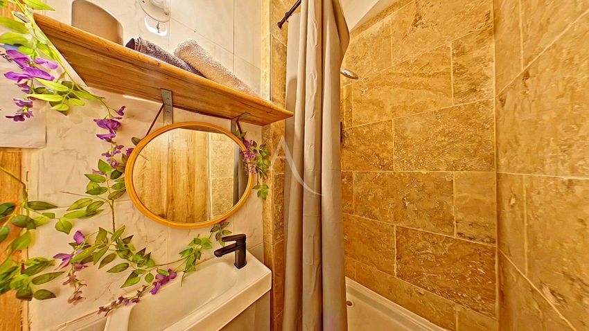 Image Salle de bains à appartement de Gréoux-les-Bains