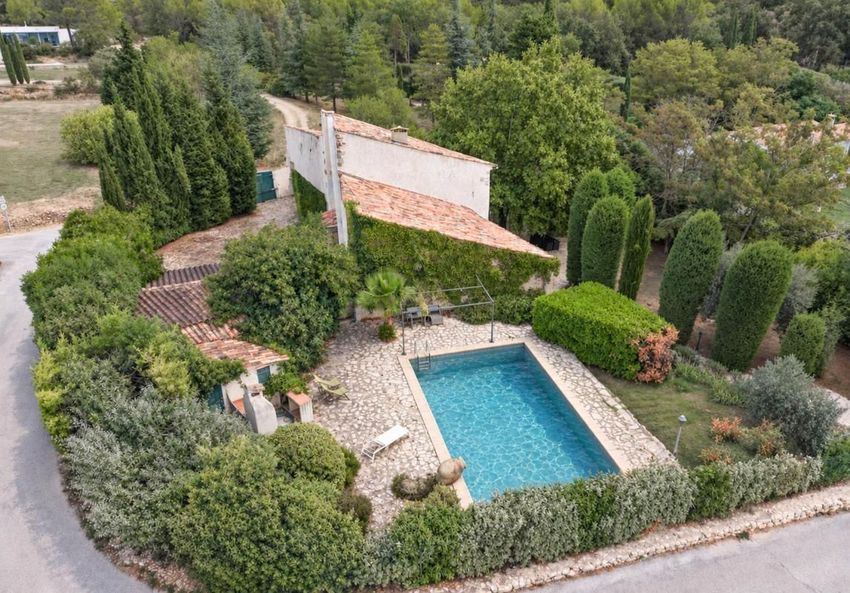 Image Piscine à  maison individuelle de La Roquebrussanne