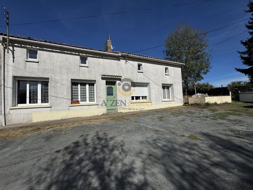 Image Façade à  maison individuelle de Saint-Aubin-le-Cloud